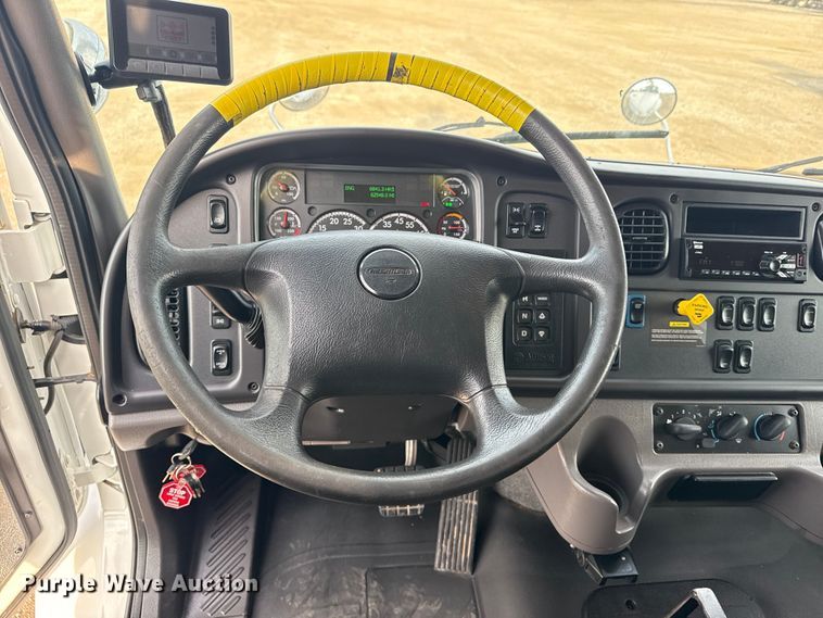 image for item NU9652 2019 Freightliner Business Class M2 digger derrick truck