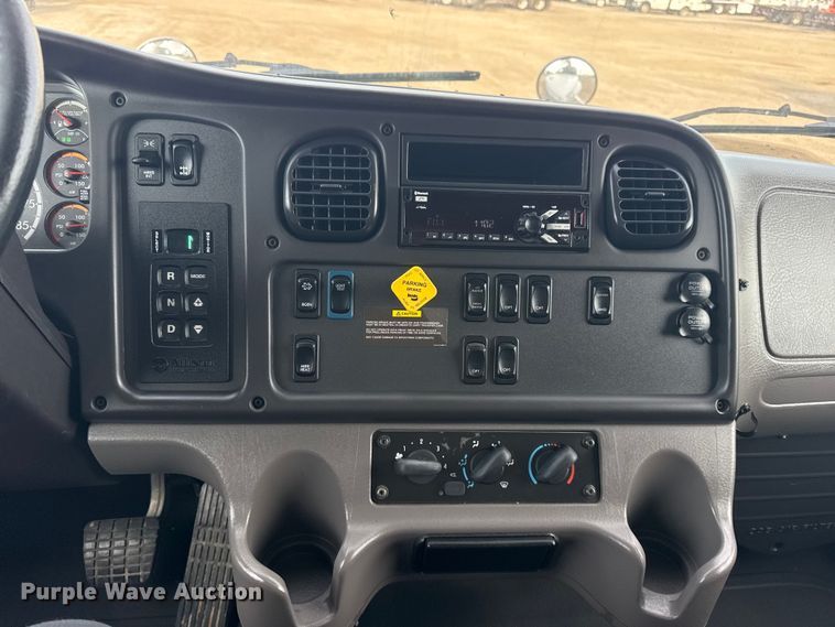 image for item NU9652 2019 Freightliner Business Class M2 digger derrick truck