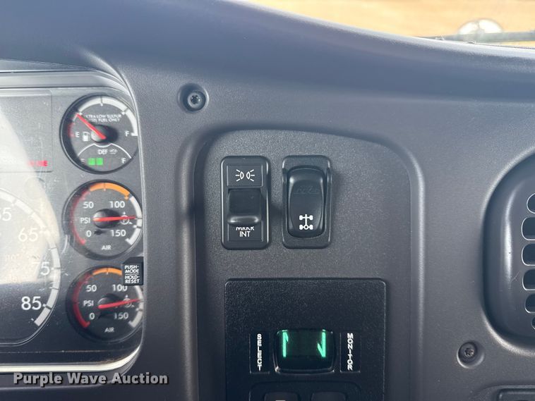 image for item NU9652 2019 Freightliner Business Class M2 digger derrick truck