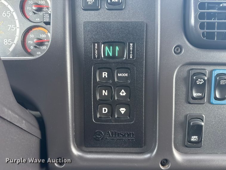 image for item NU9652 2019 Freightliner Business Class M2 digger derrick truck