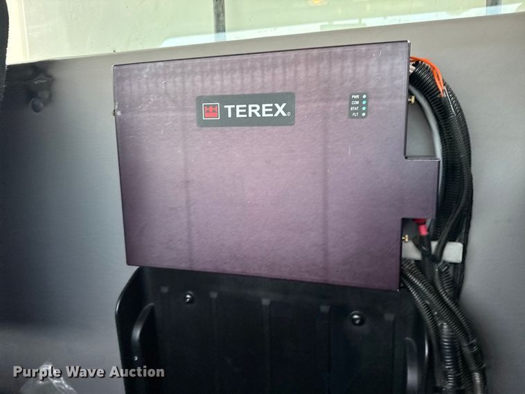 image for item NU9652 2019 Freightliner Business Class M2 digger derrick truck