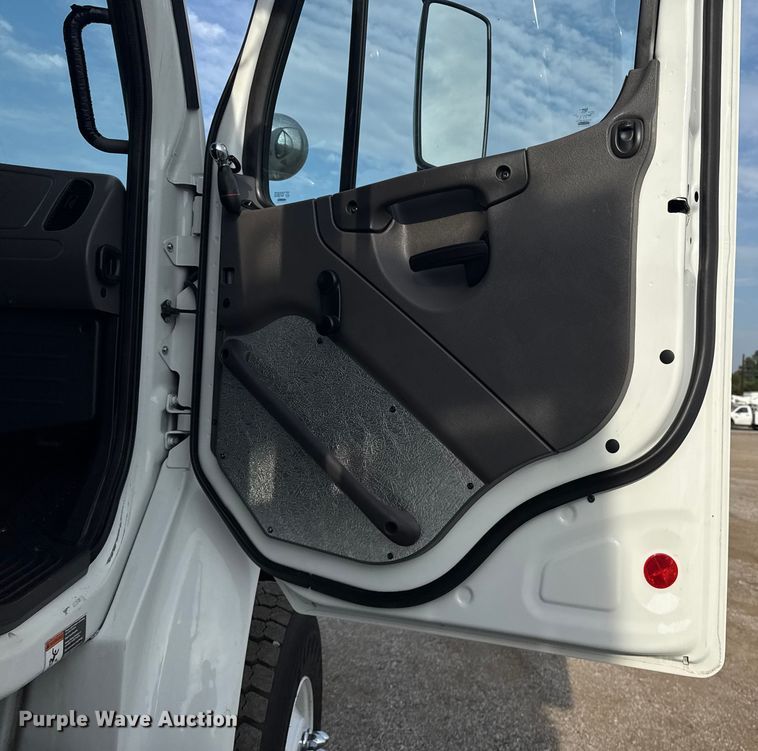 image for item NU9652 2019 Freightliner Business Class M2 digger derrick truck