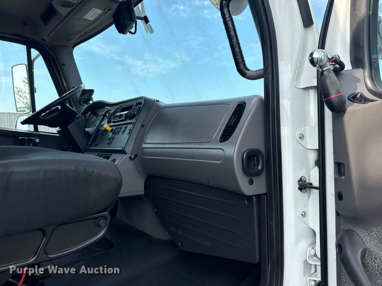 image for item NU9652 2019 Freightliner Business Class M2 digger derrick truck