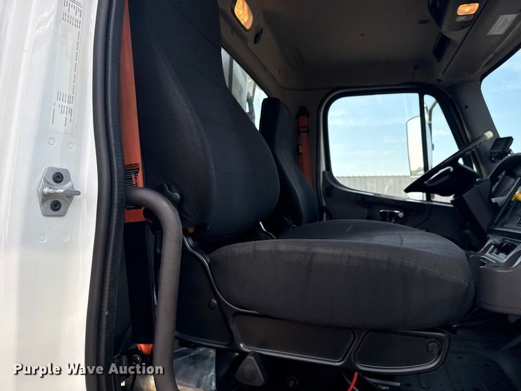 image for item NU9652 2019 Freightliner Business Class M2 digger derrick truck