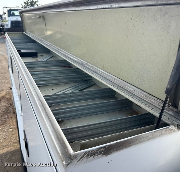 image for item NU9653 2016 Chevrolet Silverado 3500HD Double Cab utility bed pickup truck