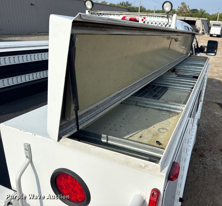 image for item NU9653 2016 Chevrolet Silverado 3500HD Double Cab utility bed pickup truck