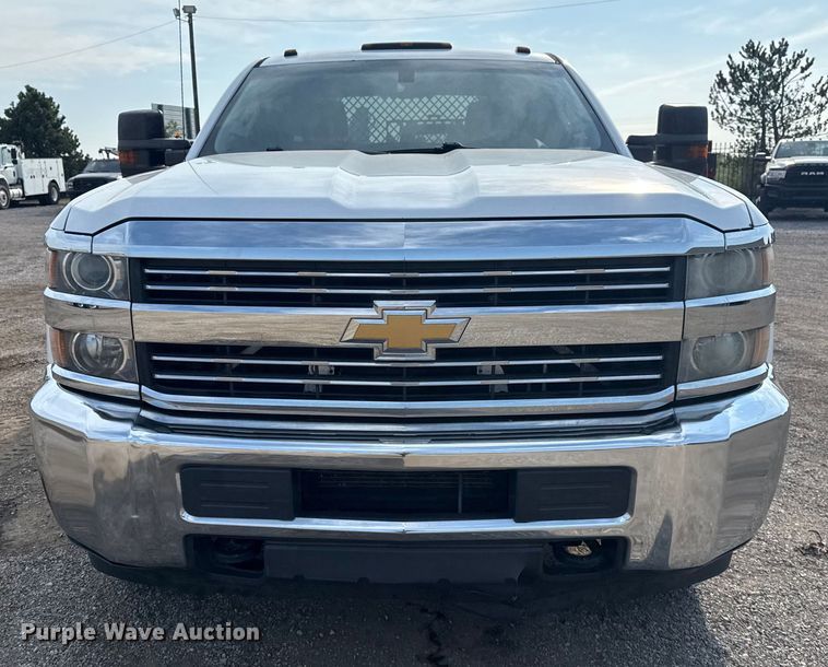 image for item NU9653 2016 Chevrolet Silverado 3500HD Double Cab utility bed pickup truck