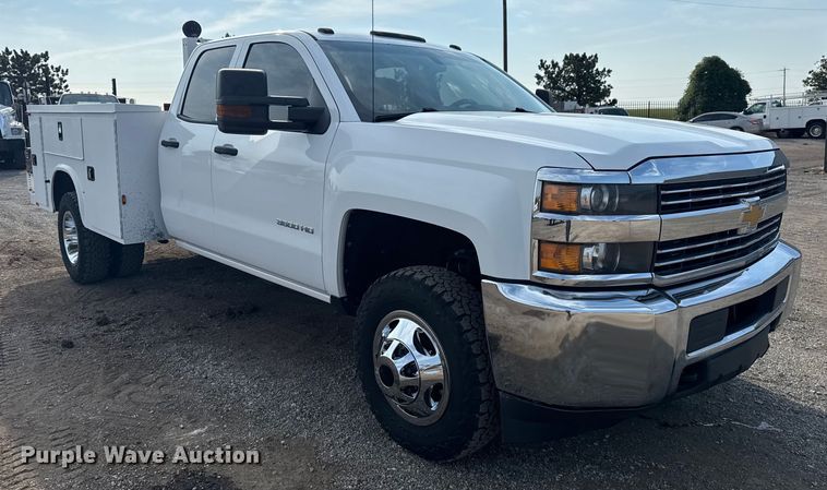 image for item NU9653 2016 Chevrolet Silverado 3500HD Double Cab utility bed pickup truck