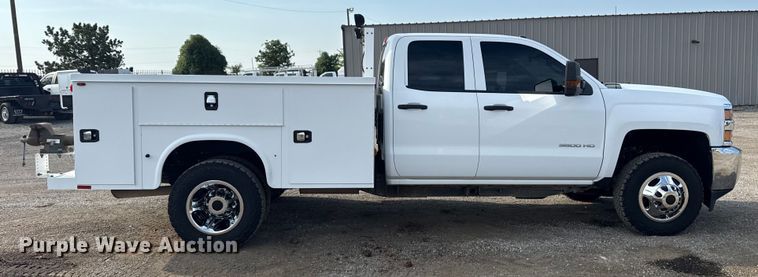 image for item NU9653 2016 Chevrolet Silverado 3500HD Double Cab utility bed pickup truck
