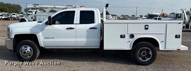 image for item NU9653 2016 Chevrolet Silverado 3500HD Double Cab utility bed pickup truck