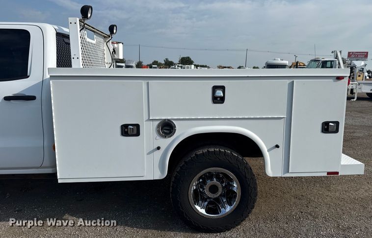 image for item NU9653 2016 Chevrolet Silverado 3500HD Double Cab utility bed pickup truck