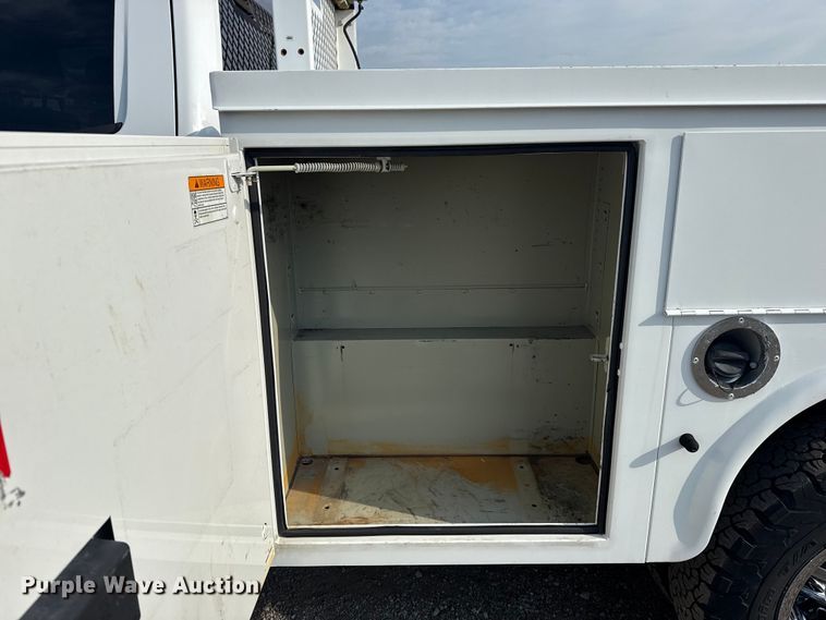 image for item NU9653 2016 Chevrolet Silverado 3500HD Double Cab utility bed pickup truck