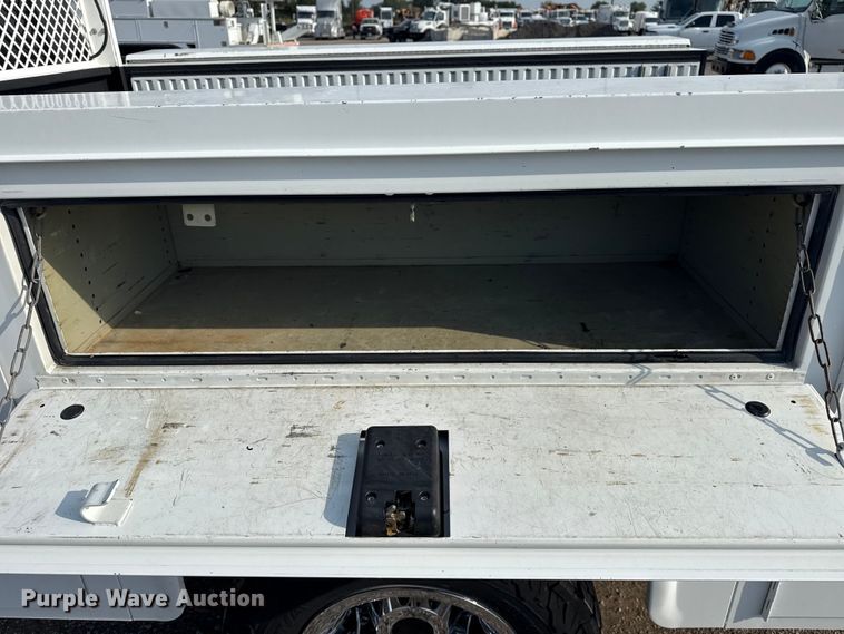 image for item NU9653 2016 Chevrolet Silverado 3500HD Double Cab utility bed pickup truck