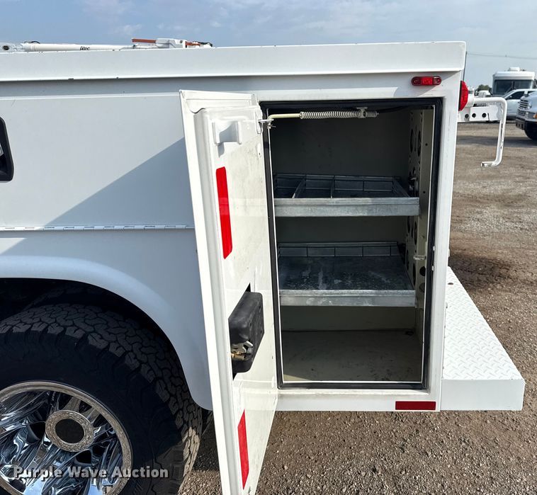 image for item NU9653 2016 Chevrolet Silverado 3500HD Double Cab utility bed pickup truck