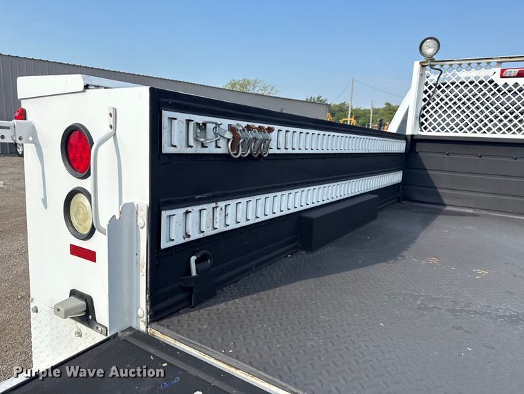 image for item NU9653 2016 Chevrolet Silverado 3500HD Double Cab utility bed pickup truck