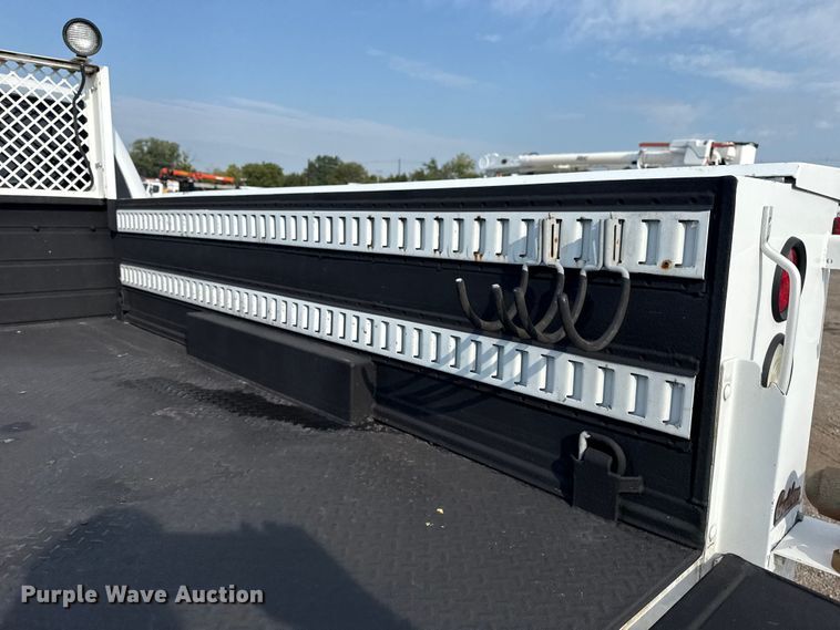 image for item NU9653 2016 Chevrolet Silverado 3500HD Double Cab utility bed pickup truck