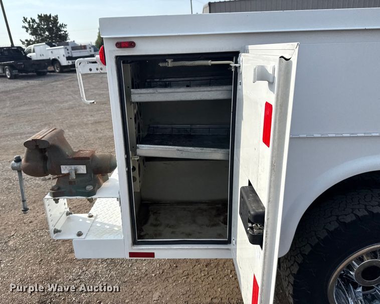 image for item NU9653 2016 Chevrolet Silverado 3500HD Double Cab utility bed pickup truck