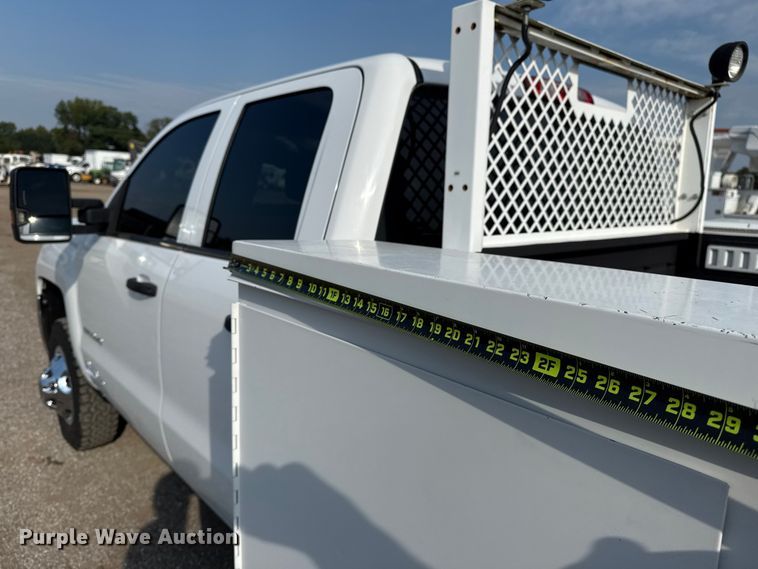 image for item NU9653 2016 Chevrolet Silverado 3500HD Double Cab utility bed pickup truck