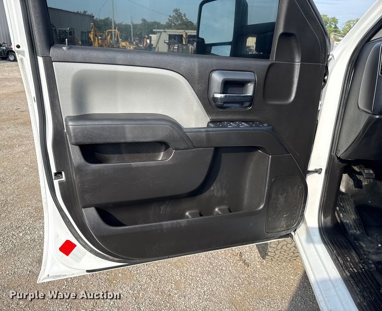 image for item NU9653 2016 Chevrolet Silverado 3500HD Double Cab utility bed pickup truck