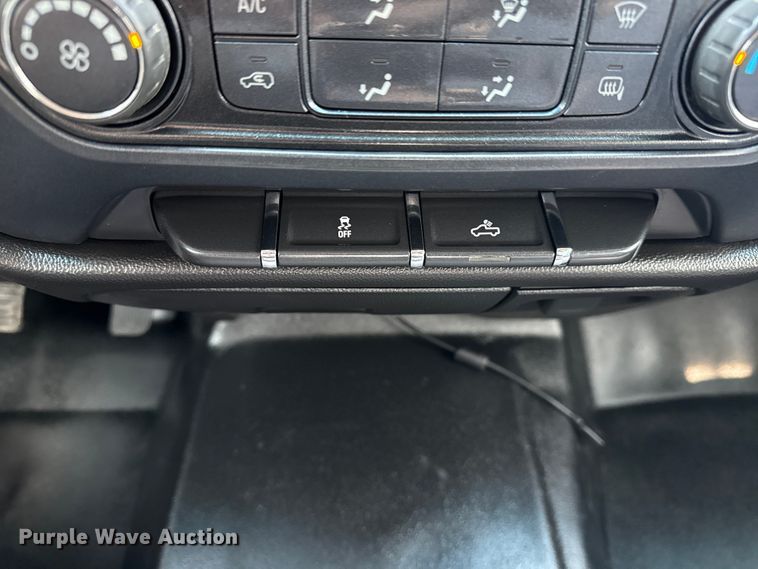 image for item NU9653 2016 Chevrolet Silverado 3500HD Double Cab utility bed pickup truck