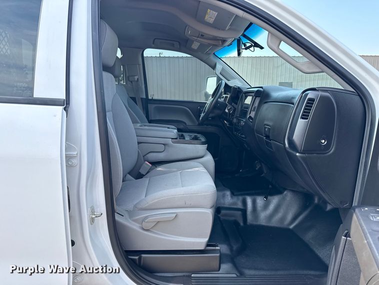 image for item NU9653 2016 Chevrolet Silverado 3500HD Double Cab utility bed pickup truck