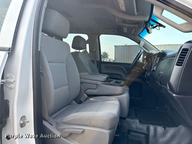 image for item NU9653 2016 Chevrolet Silverado 3500HD Double Cab utility bed pickup truck