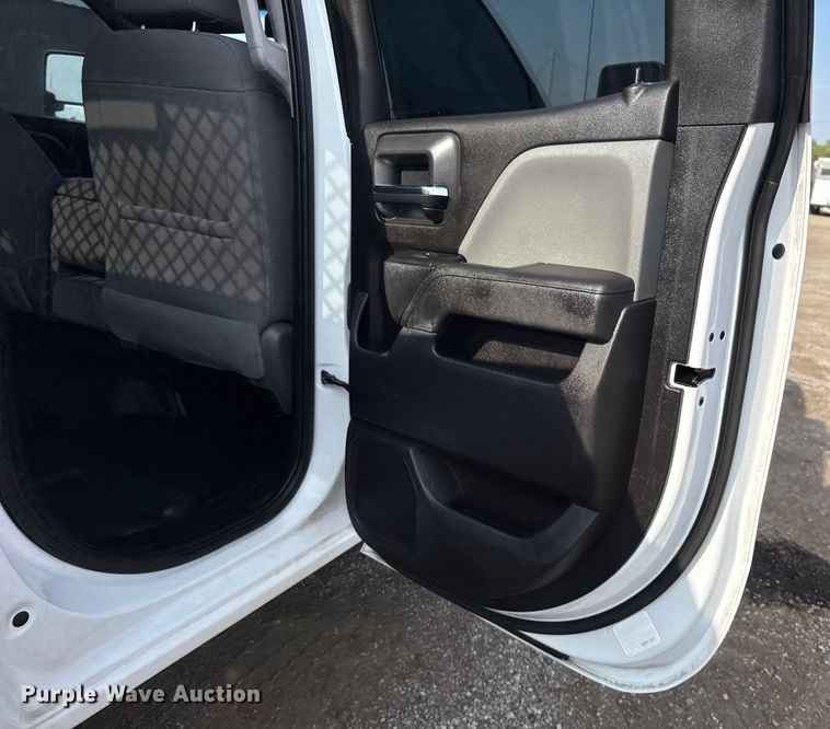 image for item NU9653 2016 Chevrolet Silverado 3500HD Double Cab utility bed pickup truck