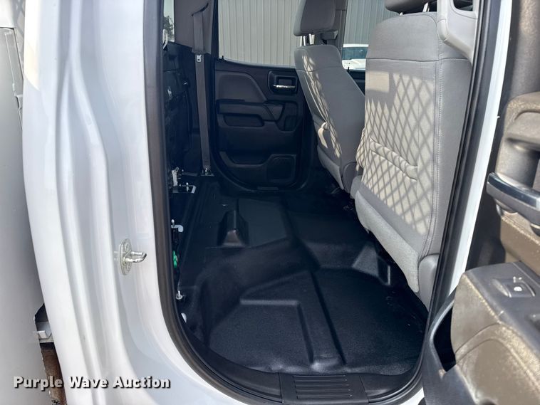 image for item NU9653 2016 Chevrolet Silverado 3500HD Double Cab utility bed pickup truck