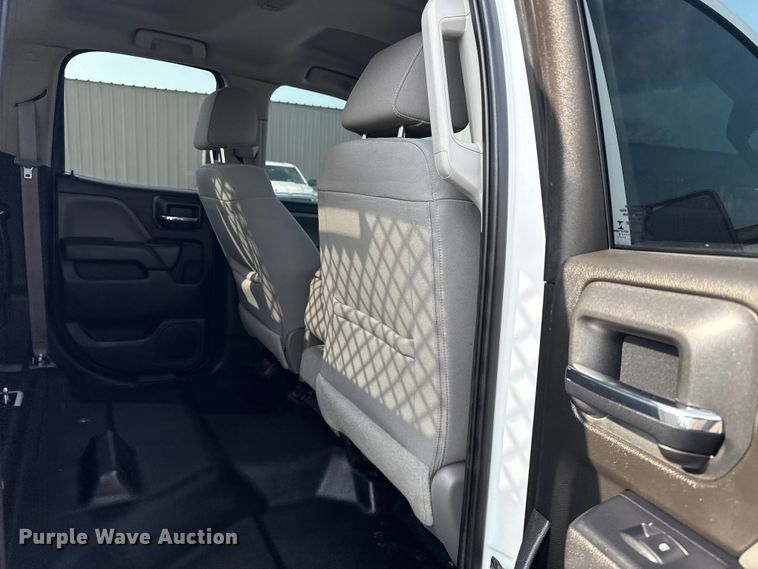 image for item NU9653 2016 Chevrolet Silverado 3500HD Double Cab utility bed pickup truck