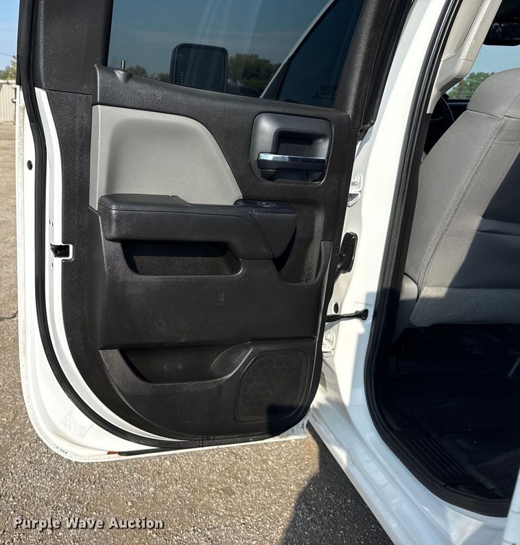 image for item NU9653 2016 Chevrolet Silverado 3500HD Double Cab utility bed pickup truck