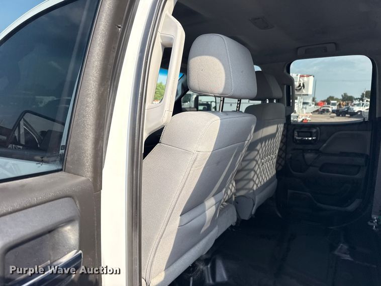 image for item NU9653 2016 Chevrolet Silverado 3500HD Double Cab utility bed pickup truck