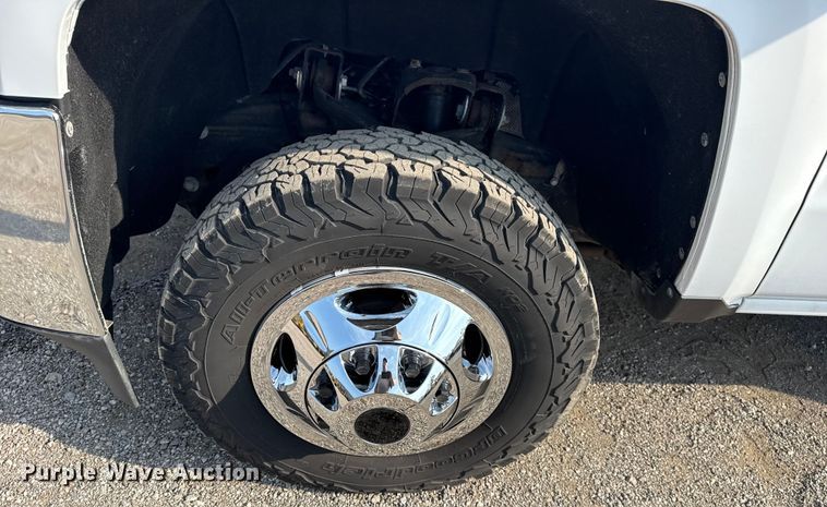 image for item NU9653 2016 Chevrolet Silverado 3500HD Double Cab utility bed pickup truck