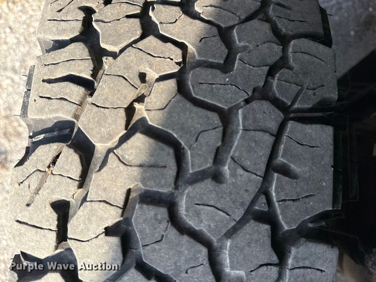 image for item NU9653 2016 Chevrolet Silverado 3500HD Double Cab utility bed pickup truck