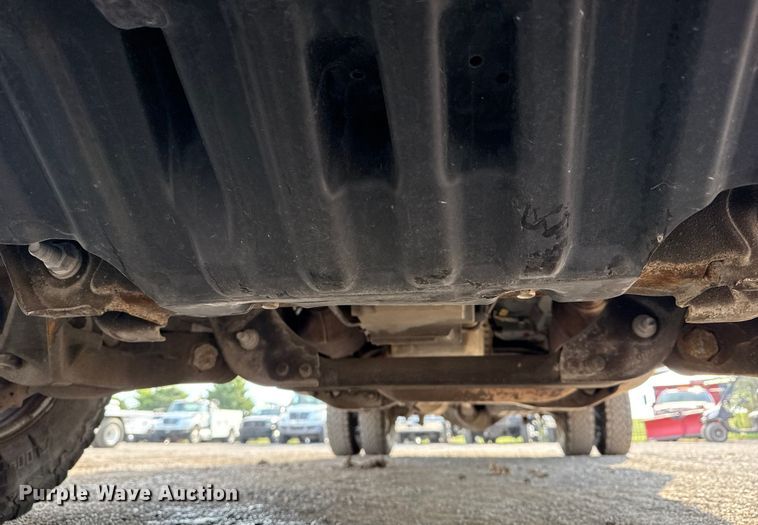 image for item NU9653 2016 Chevrolet Silverado 3500HD Double Cab utility bed pickup truck