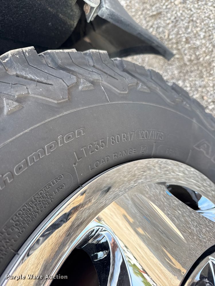 image for item NU9653 2016 Chevrolet Silverado 3500HD Double Cab utility bed pickup truck