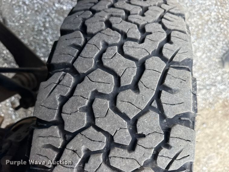 image for item NU9653 2016 Chevrolet Silverado 3500HD Double Cab utility bed pickup truck