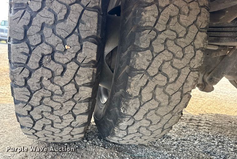 image for item NU9653 2016 Chevrolet Silverado 3500HD Double Cab utility bed pickup truck