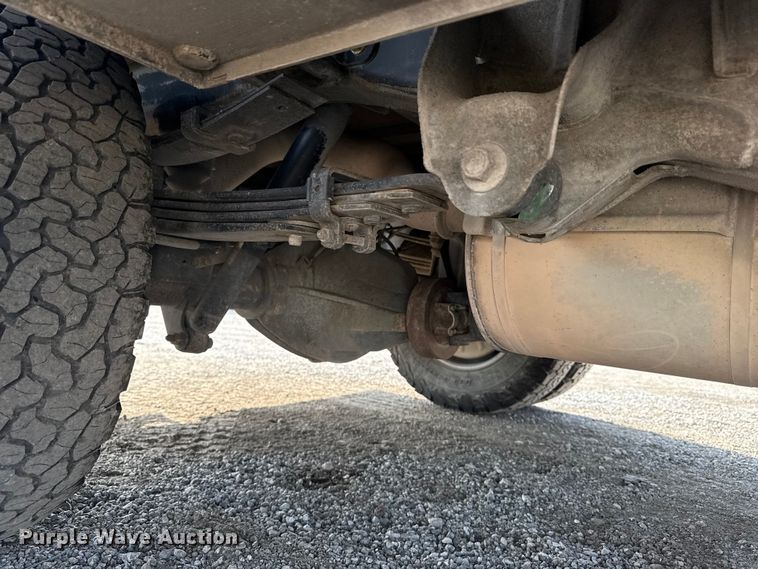 image for item NU9653 2016 Chevrolet Silverado 3500HD Double Cab utility bed pickup truck