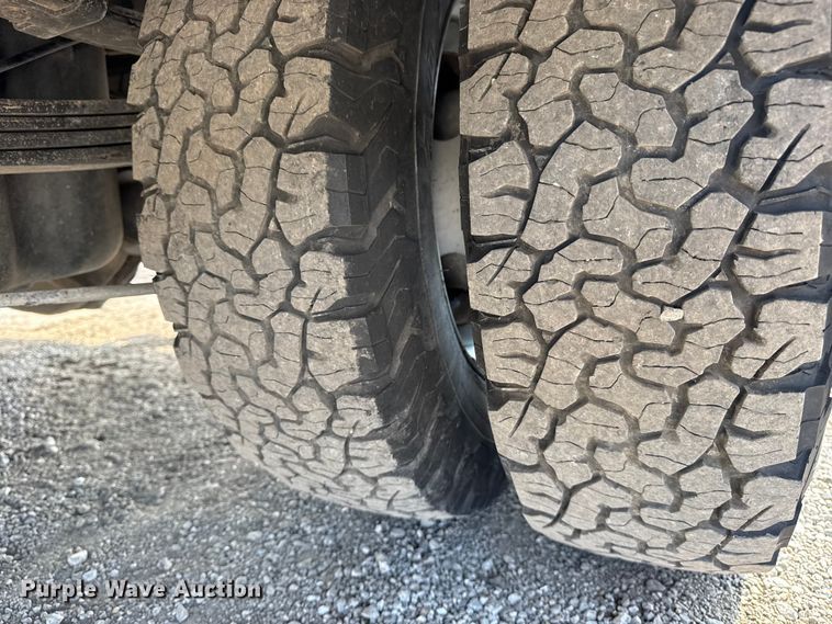 image for item NU9653 2016 Chevrolet Silverado 3500HD Double Cab utility bed pickup truck