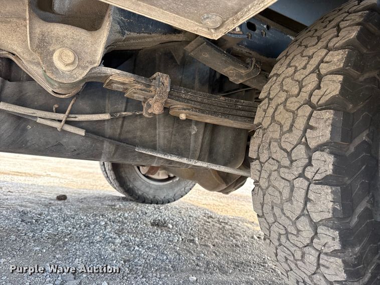 image for item NU9653 2016 Chevrolet Silverado 3500HD Double Cab utility bed pickup truck