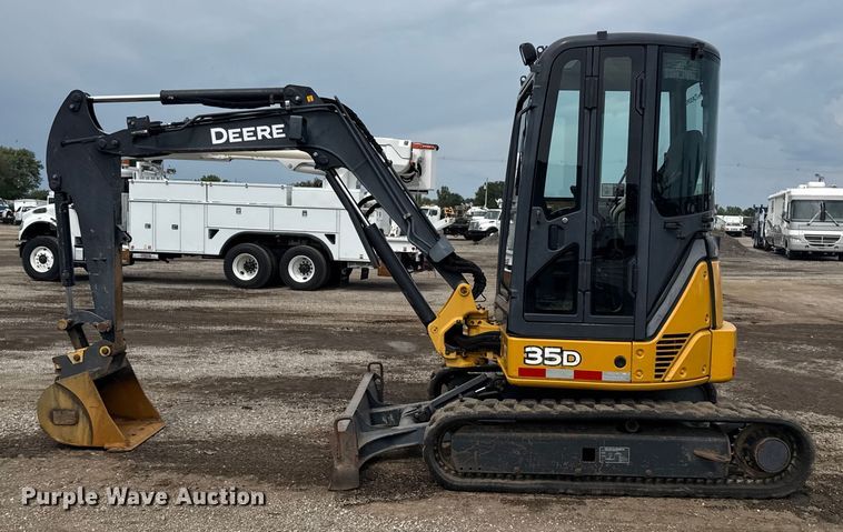 image for item NU9663 2011 John Deere 35D mini excavator