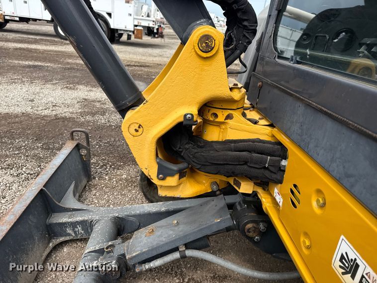 image for item NU9663 2011 John Deere 35D mini excavator