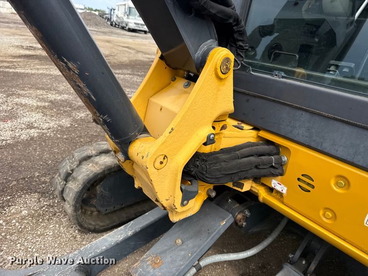 image for item NU9663 2011 John Deere 35D mini excavator