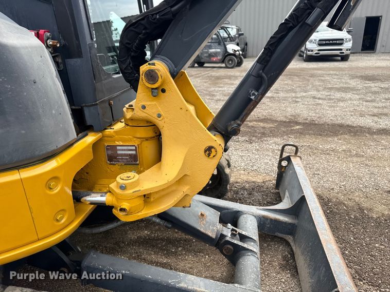 image for item NU9663 2011 John Deere 35D mini excavator