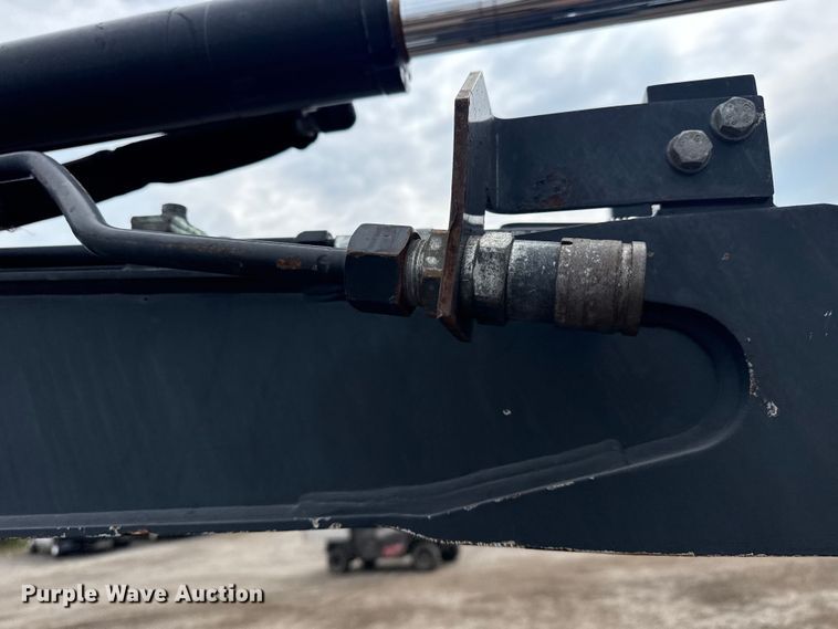 image for item NU9663 2011 John Deere 35D mini excavator