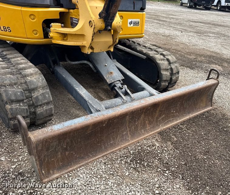 image for item NU9663 2011 John Deere 35D mini excavator