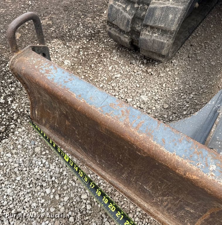 image for item NU9663 2011 John Deere 35D mini excavator