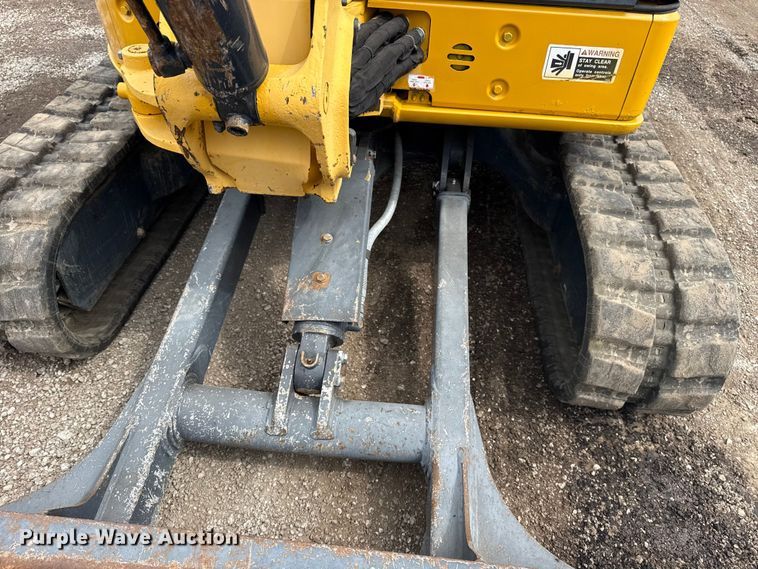 image for item NU9663 2011 John Deere 35D mini excavator