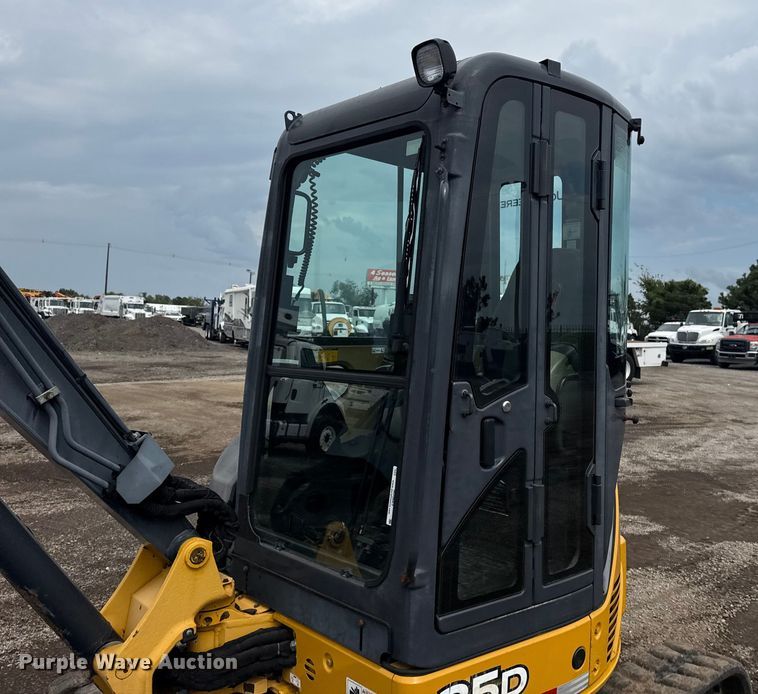 image for item NU9663 2011 John Deere 35D mini excavator