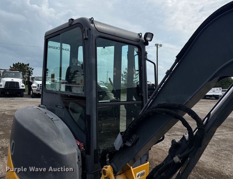 image for item NU9663 2011 John Deere 35D mini excavator